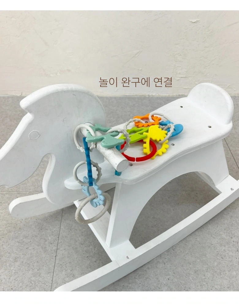 Silicone connecting ring teether set: seat scene: retaining the hooking path