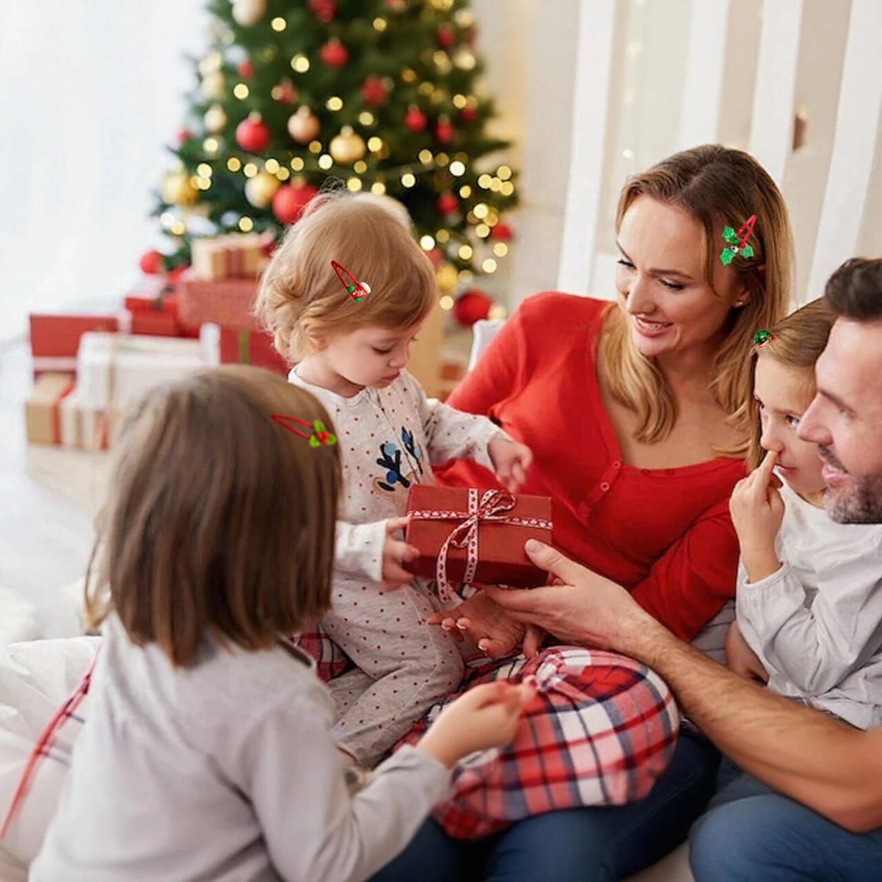 Christmas Hair Clip Set Product Picture: Family Festival: Tie up the set with an interactive scene