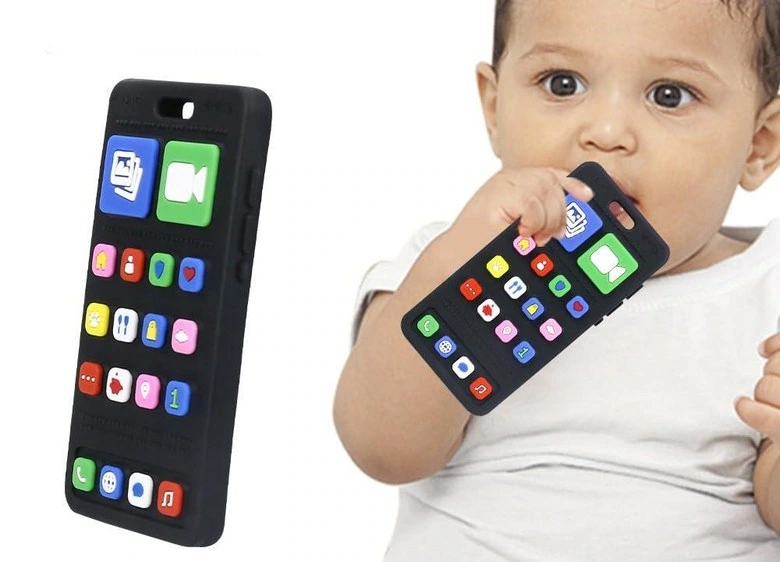 Remote control and mobile phone modeling teether: mobile phone modeling situation: left and right division of labor between characters and products